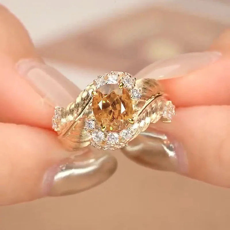 Embossed feather ring with geometric design and inlaid yellow zircon in gold colour