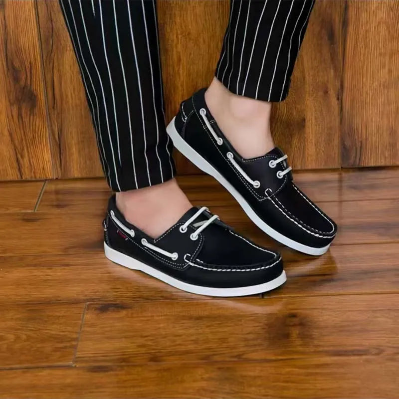 Men's British-style casual shoes with artificial PU upper in round toe design with flat heel