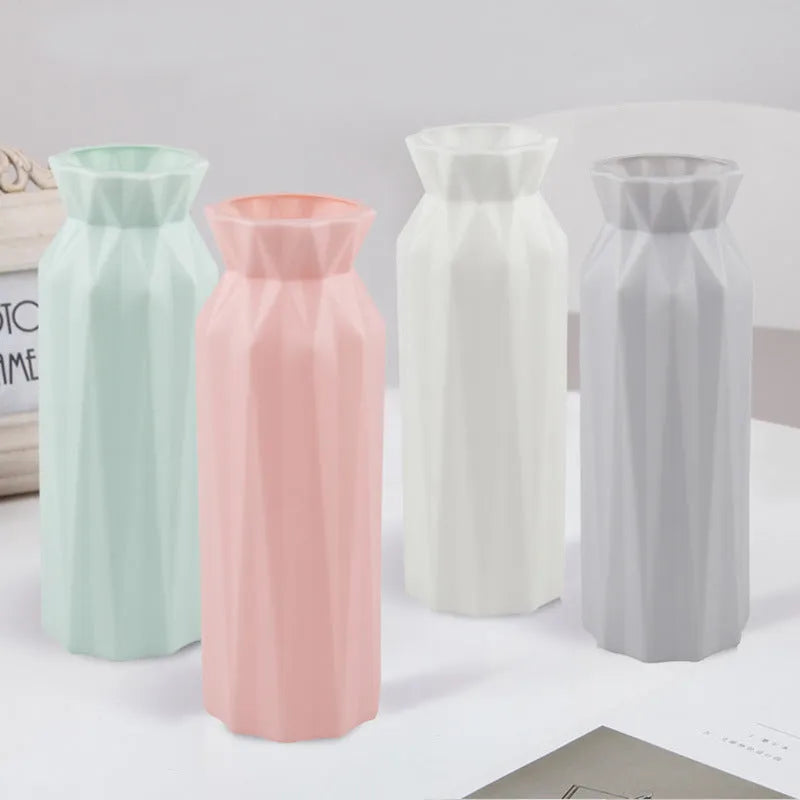 Simple drop-resistant melamine vase in grey, green, pink, or white with a 7.2cm base diameter.