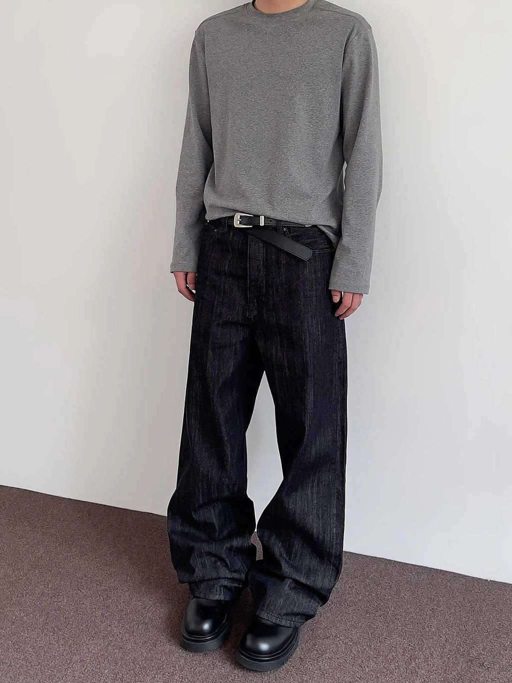 Black straight leg jeans with mid-high waist, zip fly, and non-stretch denim, shown in sizes S to XL.