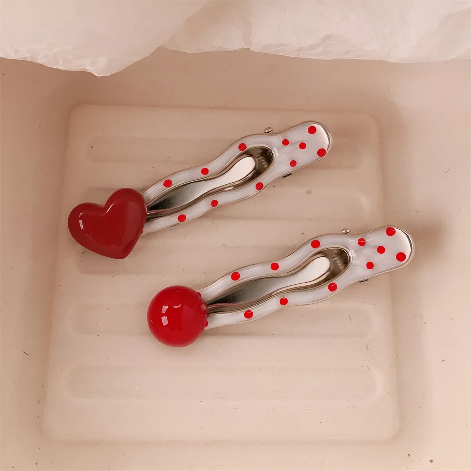 Red stereo love heart-shaped hairpin with French retro dots and willow leaf design